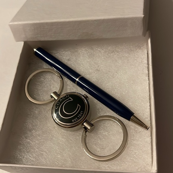 Coach Valet Keychain and Pen Set. - Picture 6 of 7
